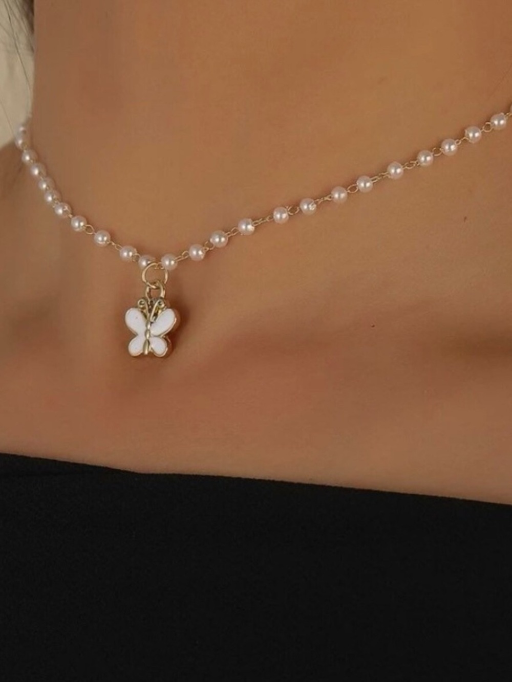 Butterfly Gold Tone Necklace with Faux Pearls 🤍